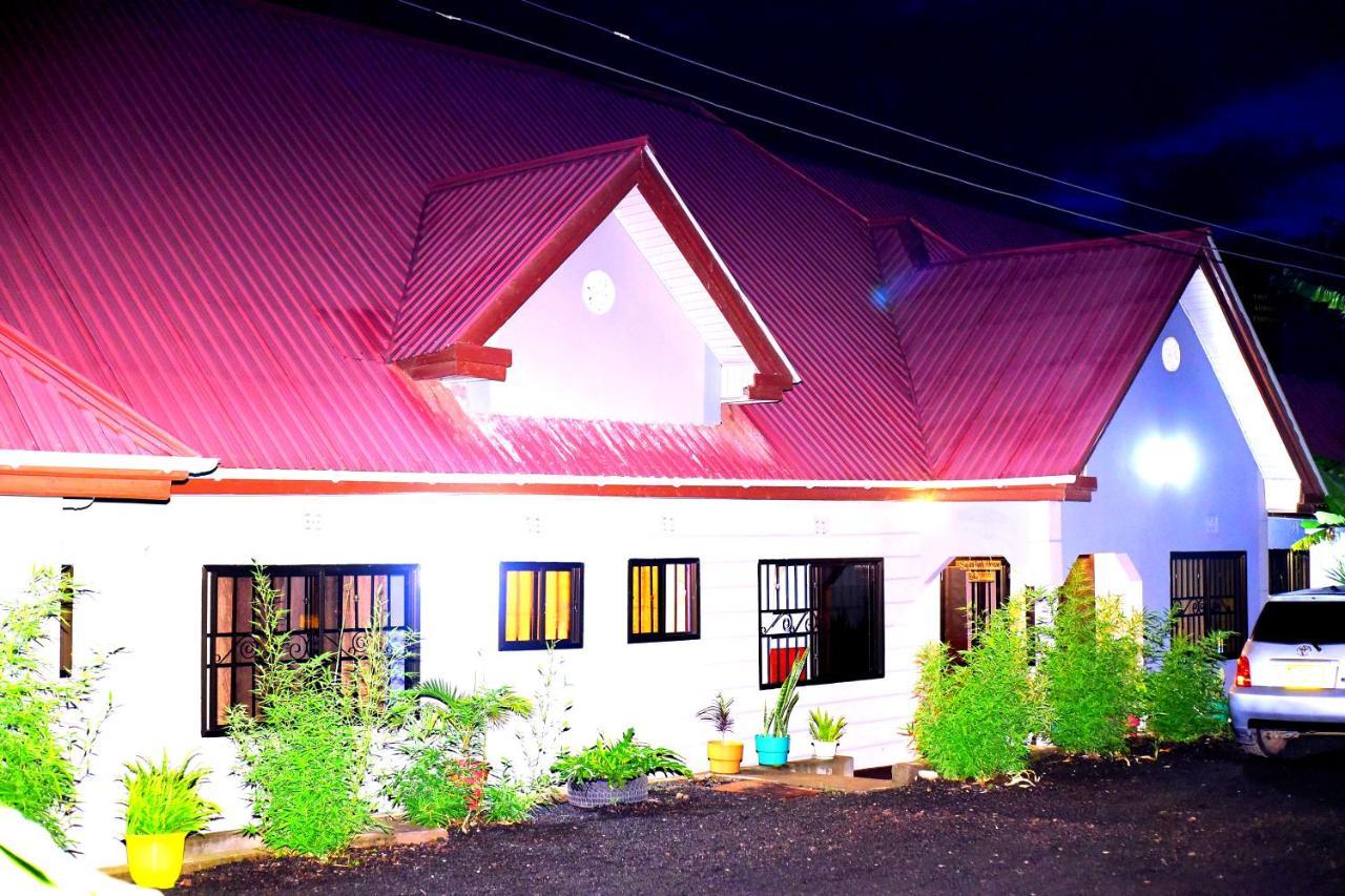 アルーシャ Safari Park House Bed & Breakfast エクステリア 写真